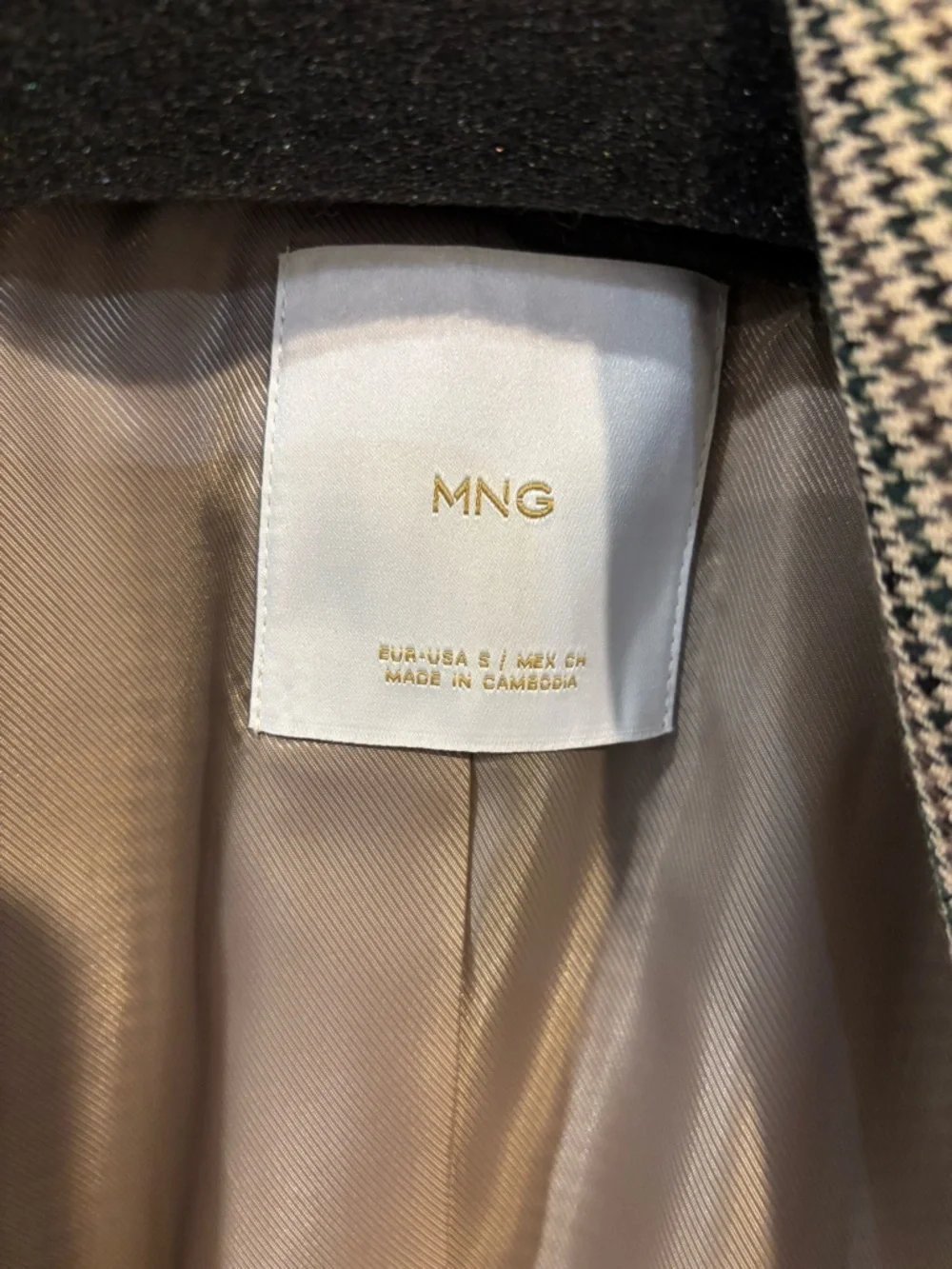 NWT Mango Houndstooth Blazer with Beige Lining and Tan Buttons - Picture 2 of 5
